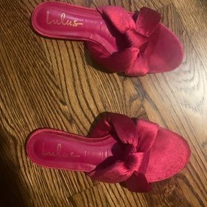 LuLu’s fuschia thong sandal slippers, velvet, in very good condition